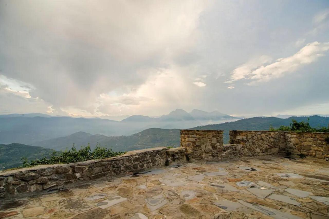 Lovers' Nest Baiardo Luaran gambar